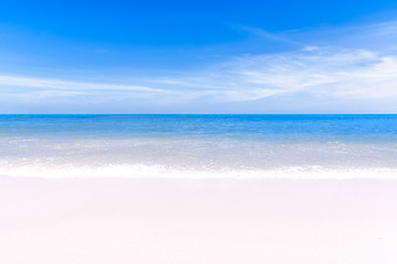 Fototapeta na wymiar Beautiful seascape, clean turquoise sea