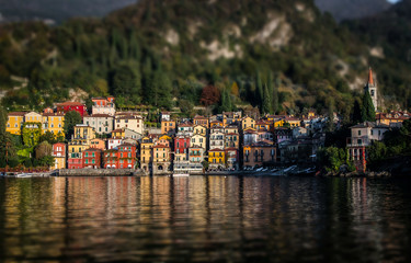 villaggio sul lago di Como - effetto tilt shift