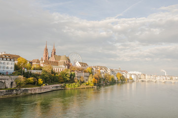 Fototapeta premium Basel, historische Altstadt, Münster, Rhein, Herbst, Schweiz