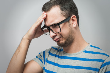 Obraz premium standing young tired man yawning and stretching