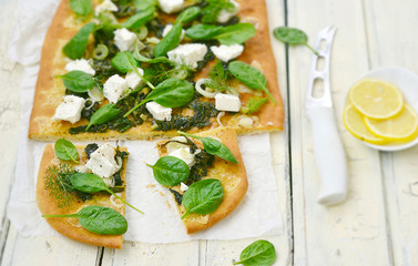 spinach and feta pizza