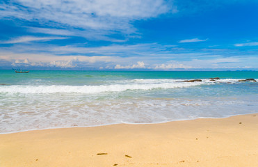 Fototapeta na wymiar Heavenly Blue Sunshine Surf