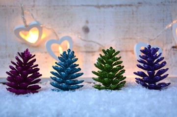 Weihnachtskarte - bunte Zapfen im Schnee - Weihnachten Winter Dekoration