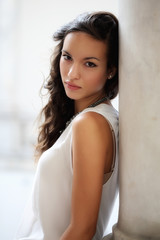 Naklejka premium Ritratto di giovane ragazza