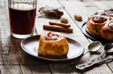 cinnamon rolls with cream icing