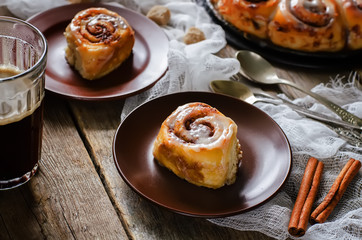 cinnamon rolls with cream icing