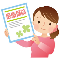 保険のパンフレットを持つ女性