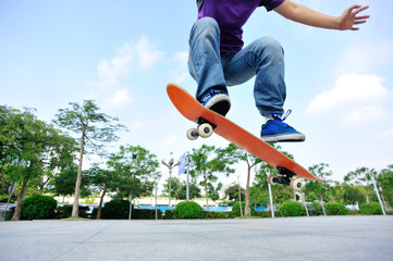 skateboarding legs © lzf