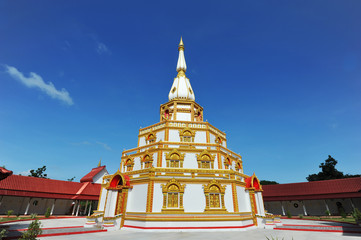 Obraz premium Beautiful stupa on blue sky