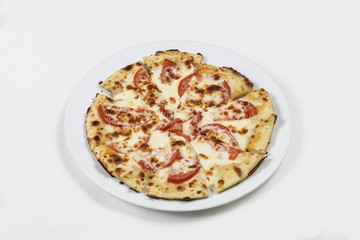 sliced margerita pizza