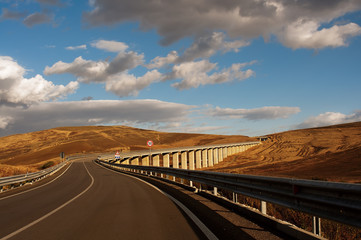 Viaduct in the Sicilian countryside - obrazy, fototapety, plakaty