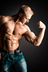 Fototapeta na wymiar biceps