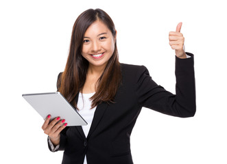 Singaporean businesswoman use tablet and thumb up
