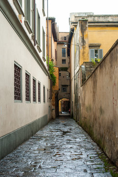 Fototapeta Vicolo vuoto libero, palazzi centro storico, strada