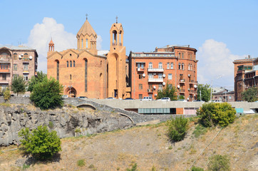 Fototapeta na wymiar Викариальная церковь Св. Саргис в Ереване