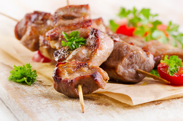Kebabs served with vegetables