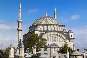 Fototapeta na wymiar Nuruosmaniye Mosque
