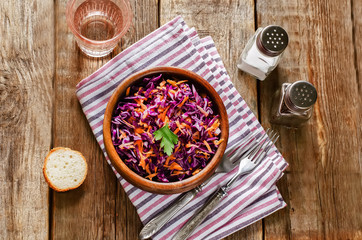 Obraz na płótnie Canvas salad with carrots and red cabbage