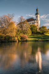 Fototapeta na wymiar Herbstliche Kirche