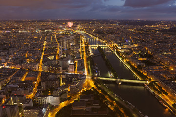 Obraz premium Nightfall in Paris, Ile-de-France, France