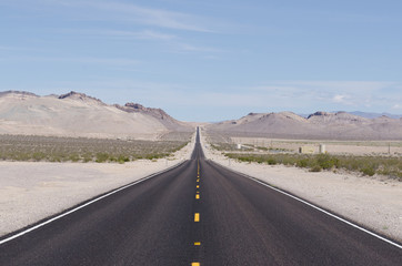 Strasse in die Ferne