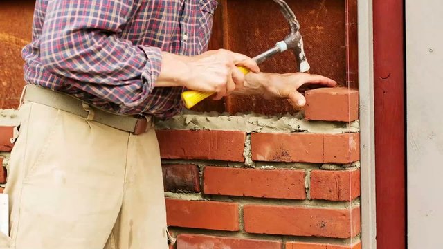 Laying bricks, time lapse