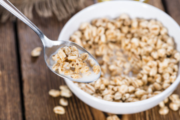 Portion of puffed wheat