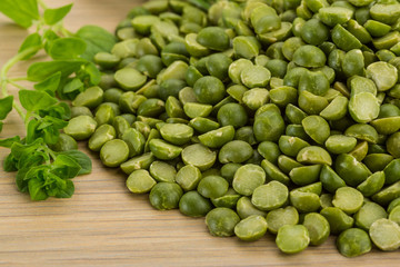 Dry green peas
