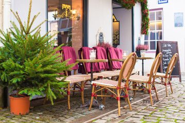 Obraz na płótnie Canvas Outdoor cafe in european city at Christmas time