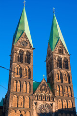 Fototapeta na wymiar Historic town hall and the cathedral in Bremen, Germany