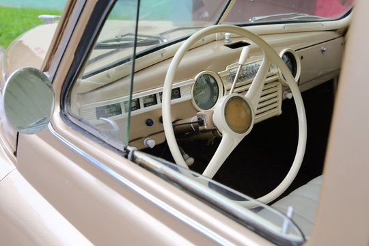 Steering wheel of an old car