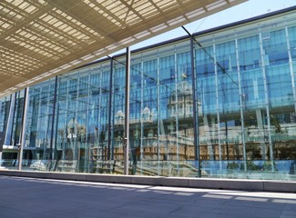 Melbourne Museum with reflections in the glass