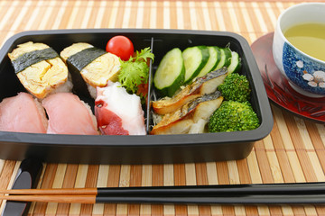 おいしそうな海鮮弁当