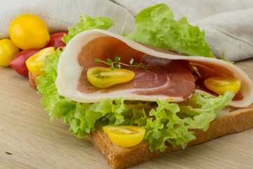 Sandwich with hamon