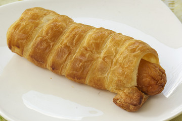 smoke sausage in the roll bun