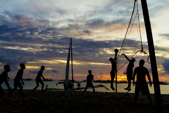 beach volleyball, sunset picture, silhouettes of players on sea