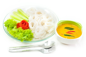 Thai rice vermicelli served with curry