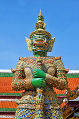 Giant Statue at Wat Phar kaew