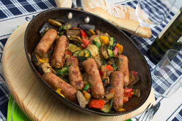 Salsicce in padella con verdure