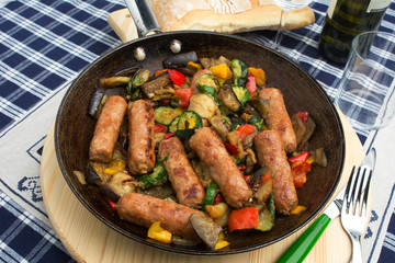 Salsicce in padella con verdure