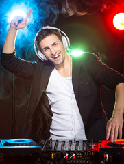 DJ