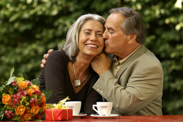 Obraz premium Glückliches älteres Paar