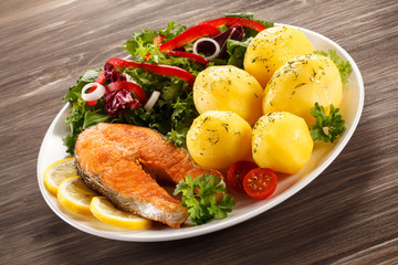 Fried salmon and vegetables