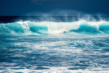 Obraz na płótnie Canvas Water waves