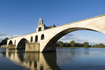 Fototapeta na wymiar The Pont d'Avignon on the Petit Rhône