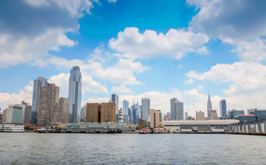 Fototapeta na wymiar New York - Manhattan skyline from East River