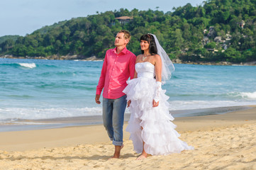 Fototapeta na wymiar Young couple selebrating honeymoon in Phuket
