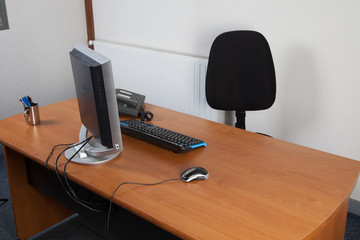 le bureau est vide elle est partie