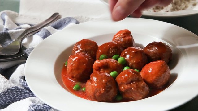 meat balls with sauce