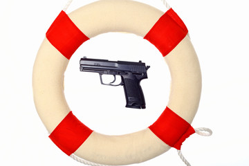 Pistole im Rettungsring